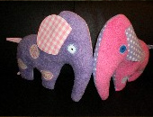 Zwei Handgefertigte Elefantenkissen in Pink und Lila